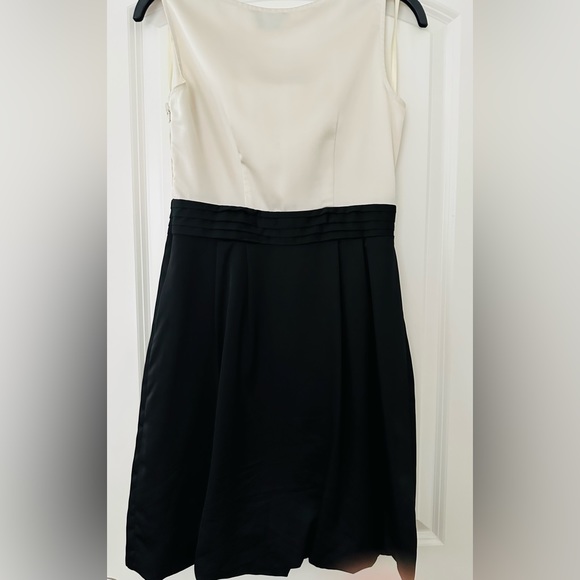 Max & Cleo Dress, Size 4, Black/Cream - Picture 6 of 6